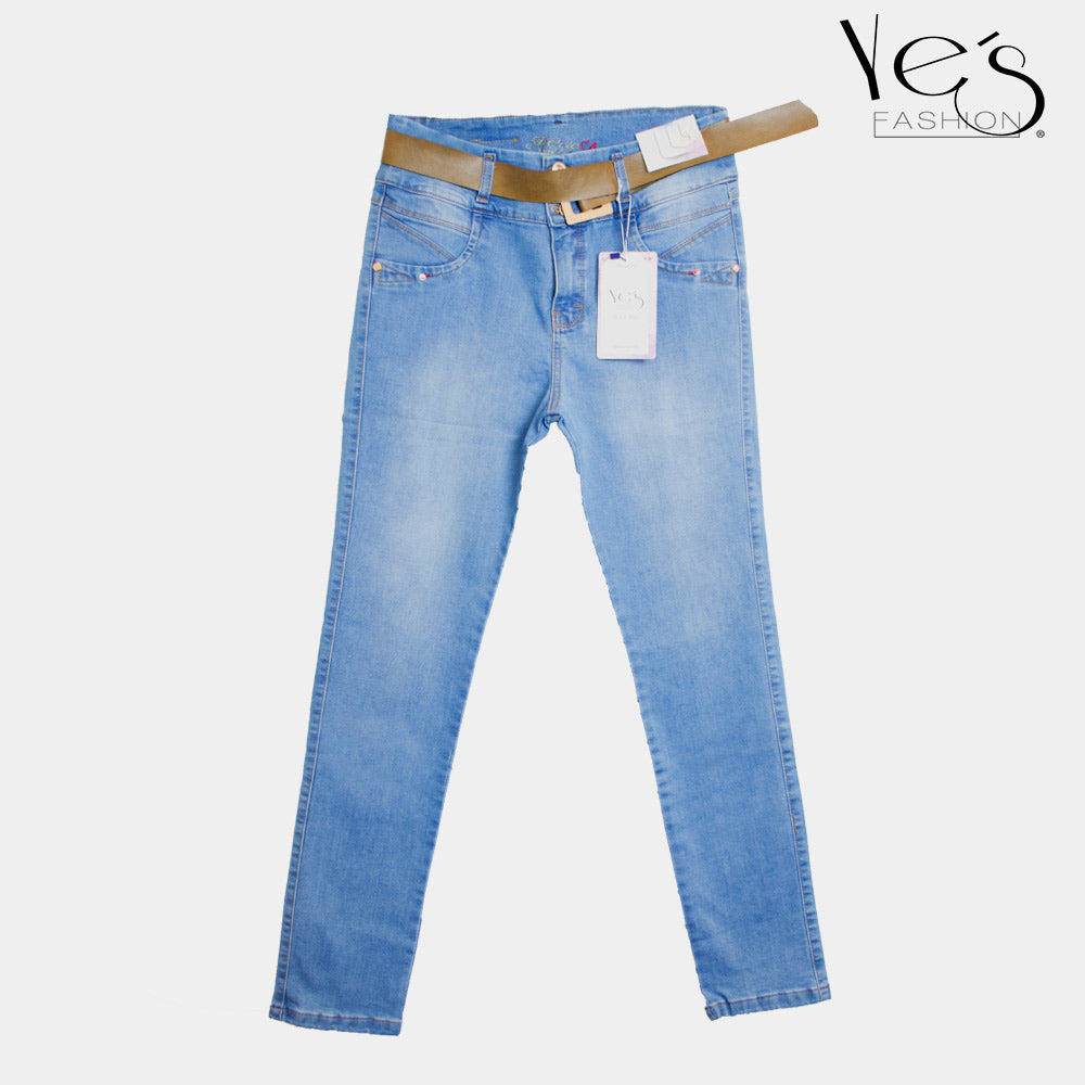 Goddess Jeans: Elegancia Plus en cada Detalle - Color: Azul Claro Denim