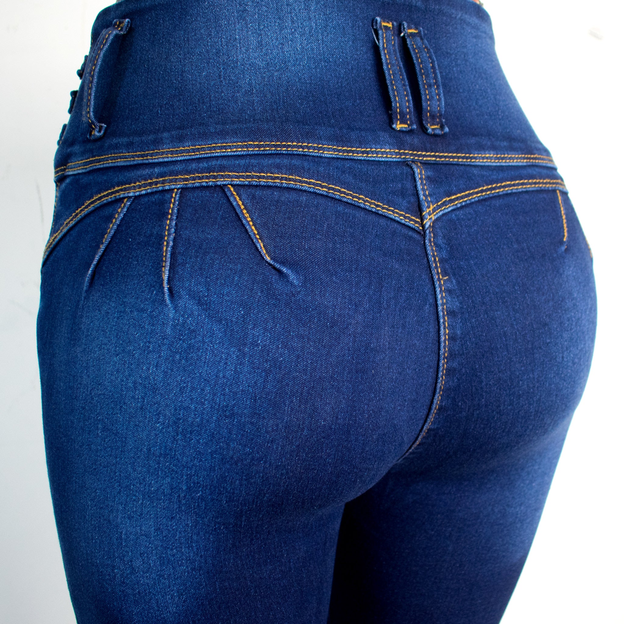 Jean para Mujer en Pretina alta/ PUSH UP - Color: Azul Indigo (Curves Style Collection)