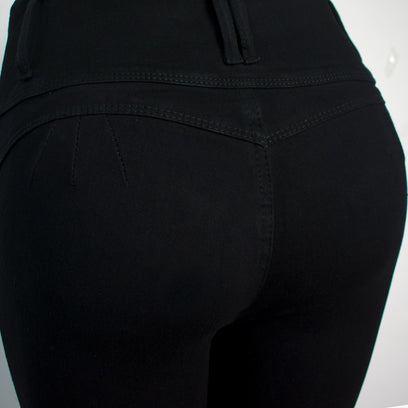 Jeans Pretina Alta 4 Botones - Corte Push Up en Color Negro: Elegancia y Estilo