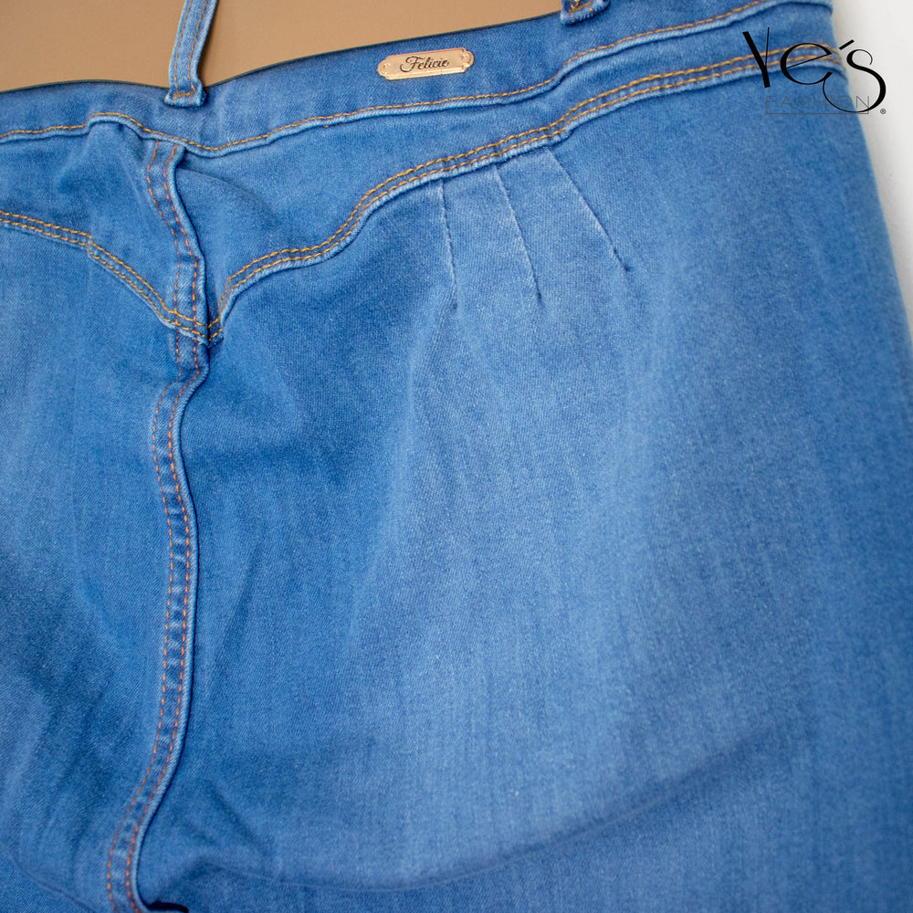 Jeans Acampanados Plus Size - Estilo Moderno con Basta Acampanada - (Color: Azul Claro )
